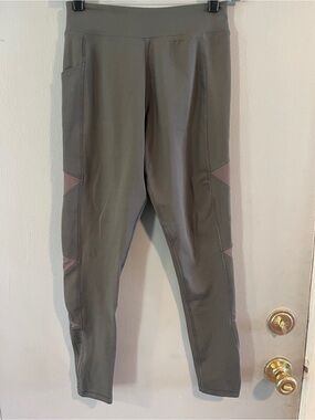 Huk Reel On Performance Leggings Size small